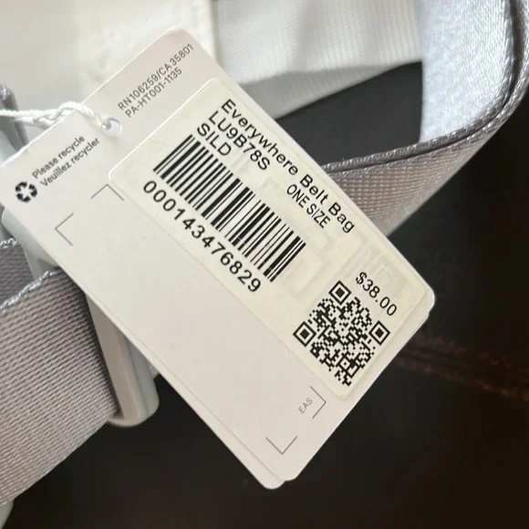 Lulu Lemon Everywhere Belt Bag - Picture 2 of 4